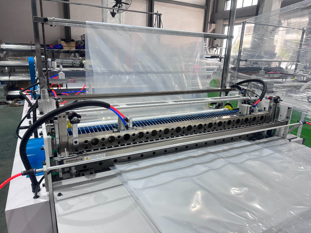 Non-stretch Heavy-duty Bag Making Machine | LDPE Flat/Garment/Vacuum Bag Producer - Product Image