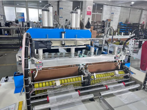 High-speed T-shirt bag making machine with heat sealing and heat cutting - Product Image