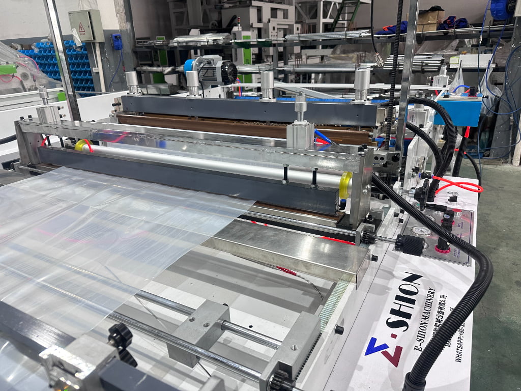 Non-stretch Heavy-duty Bag Making Machine | LDPE Flat/Garment/Vacuum Bag Producer - Product Image