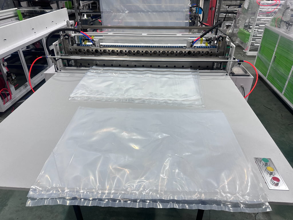 Non-stretch Heavy-duty Bag Making Machine | LDPE Flat/Garment/Vacuum Bag Producer - Product Image