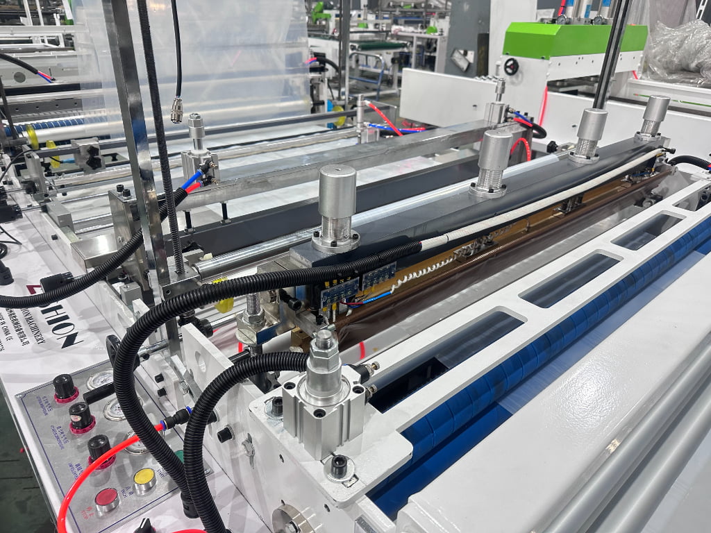 Non-stretch Heavy-duty Bag Making Machine | LDPE Flat/Garment/Vacuum Bag Producer - Product Image