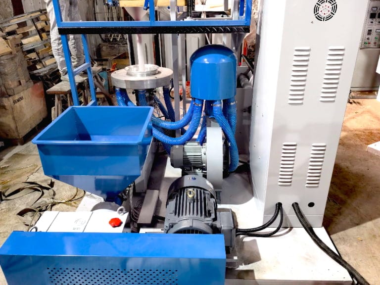Extruder base, raw material feeding hopper