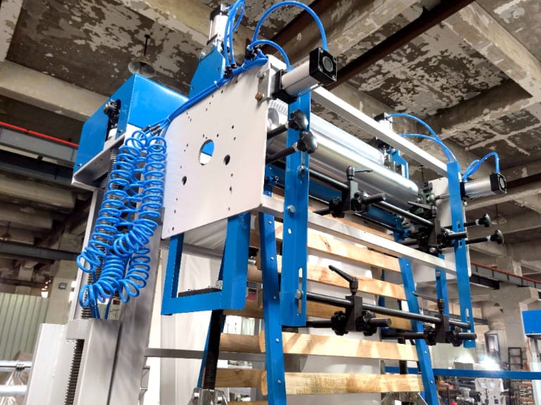 Traction & Film Spreading Unit