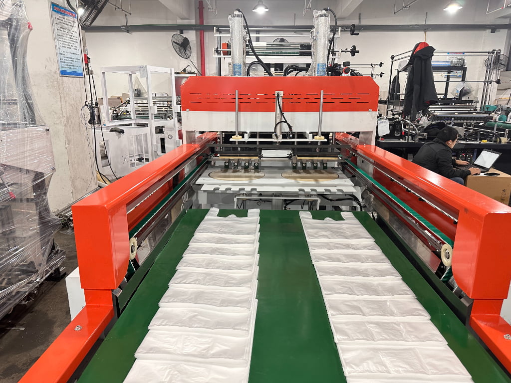 4-Line Heat-Sealing and Cold-Cutting Plastic Bag Making Machine - Product Image